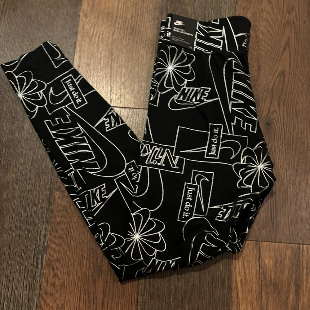 Medium- Nike workout leggings - NWT